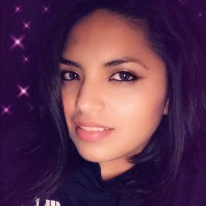 Meet your Posher, Claudia